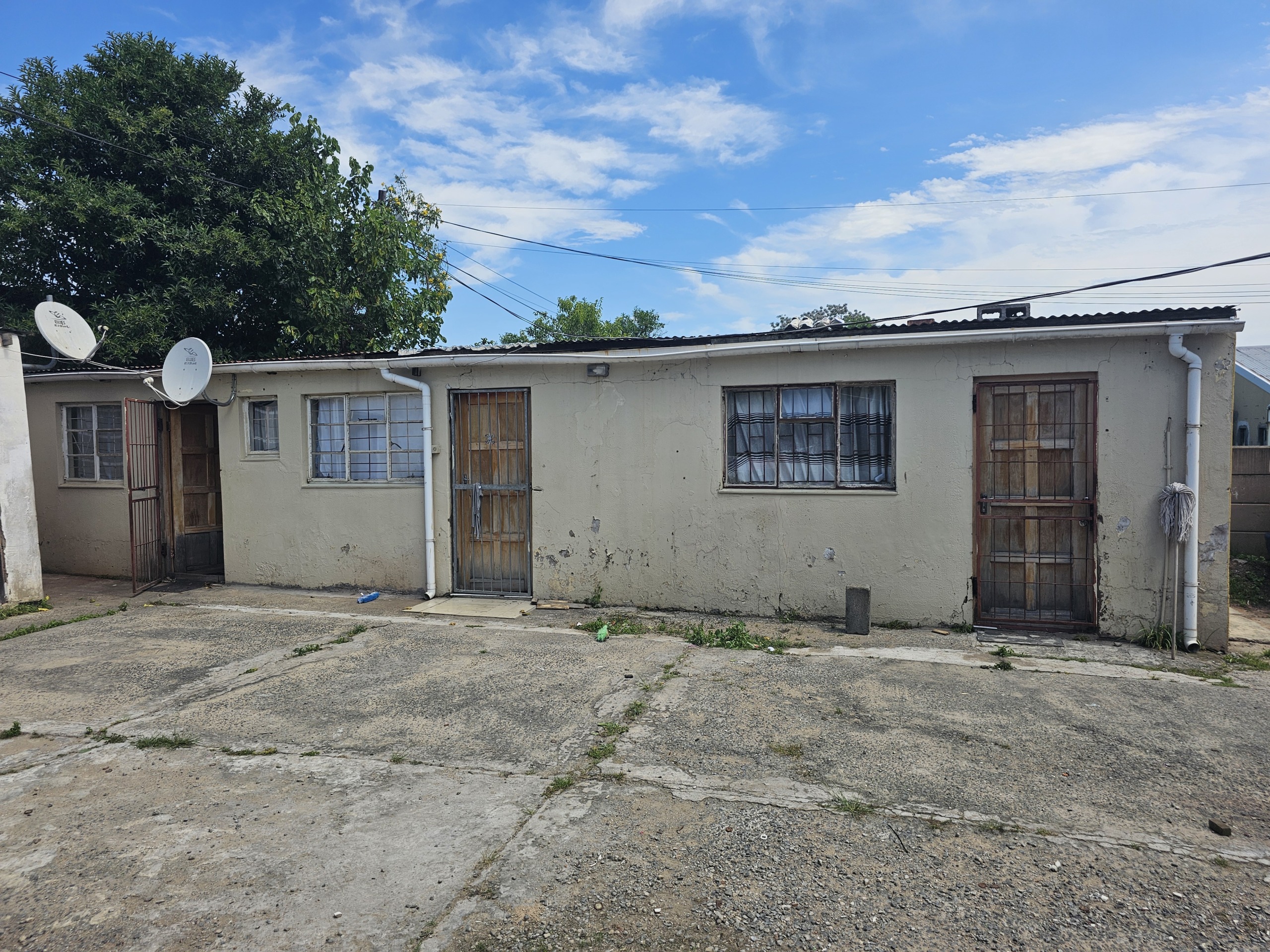 20261012_124422 Excellent Investment Opportunity – Spacious 10-Bedroom House
