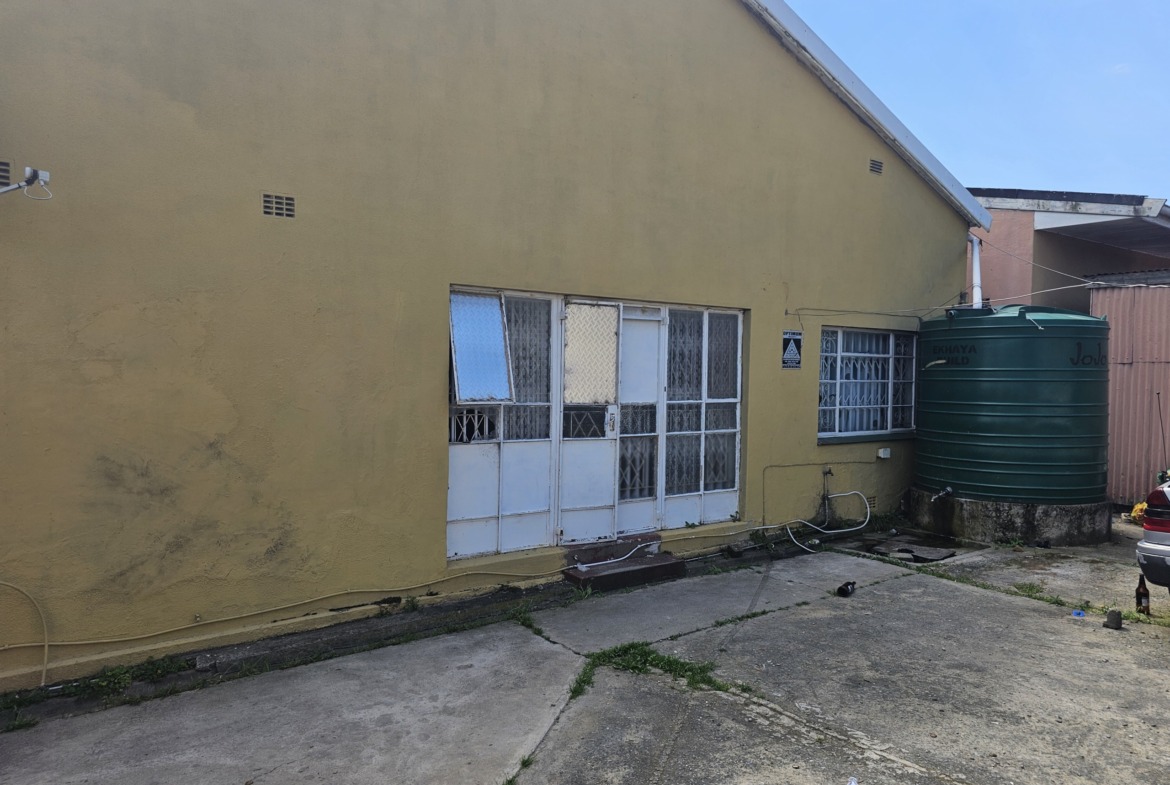 Excellent Investment Opportunity – Spacious 10-Bedroom House