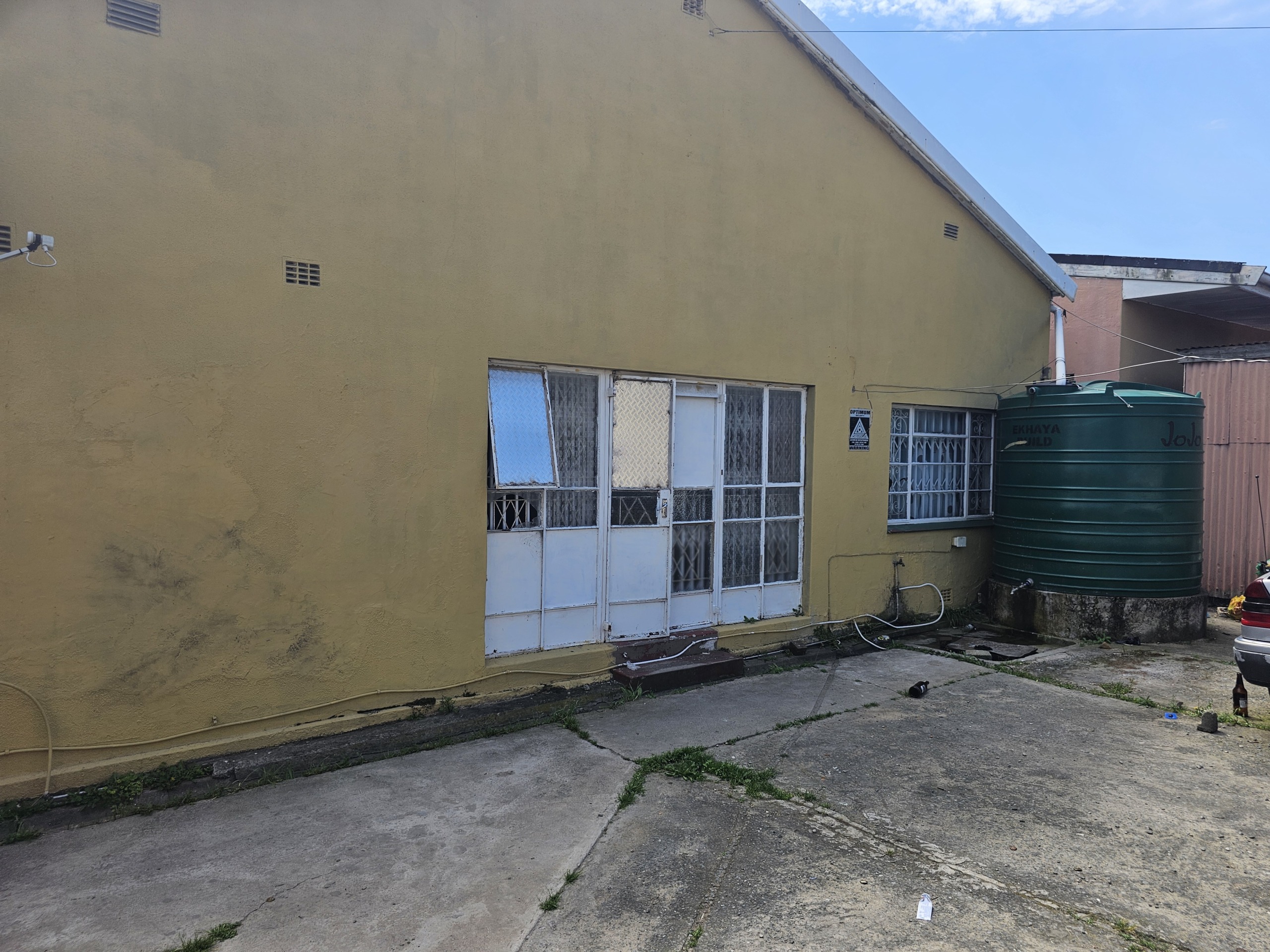 20261012_124604 Excellent Investment Opportunity – Spacious 10-Bedroom House