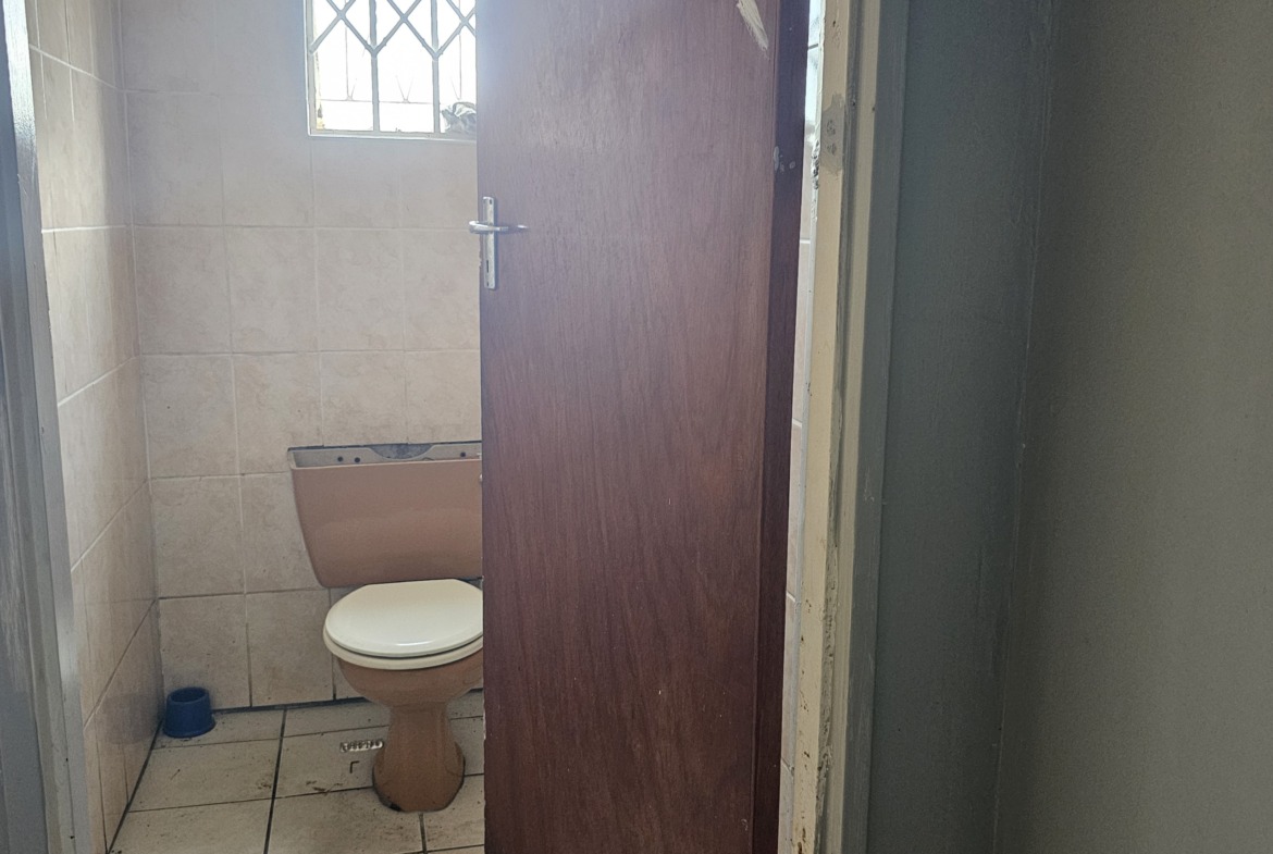 Excellent Investment Opportunity – Spacious 10-Bedroom House
