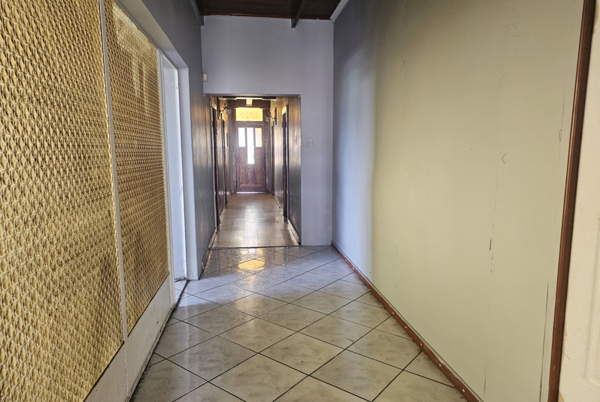 Excellent Investment Opportunity – Spacious 10-Bedroom House