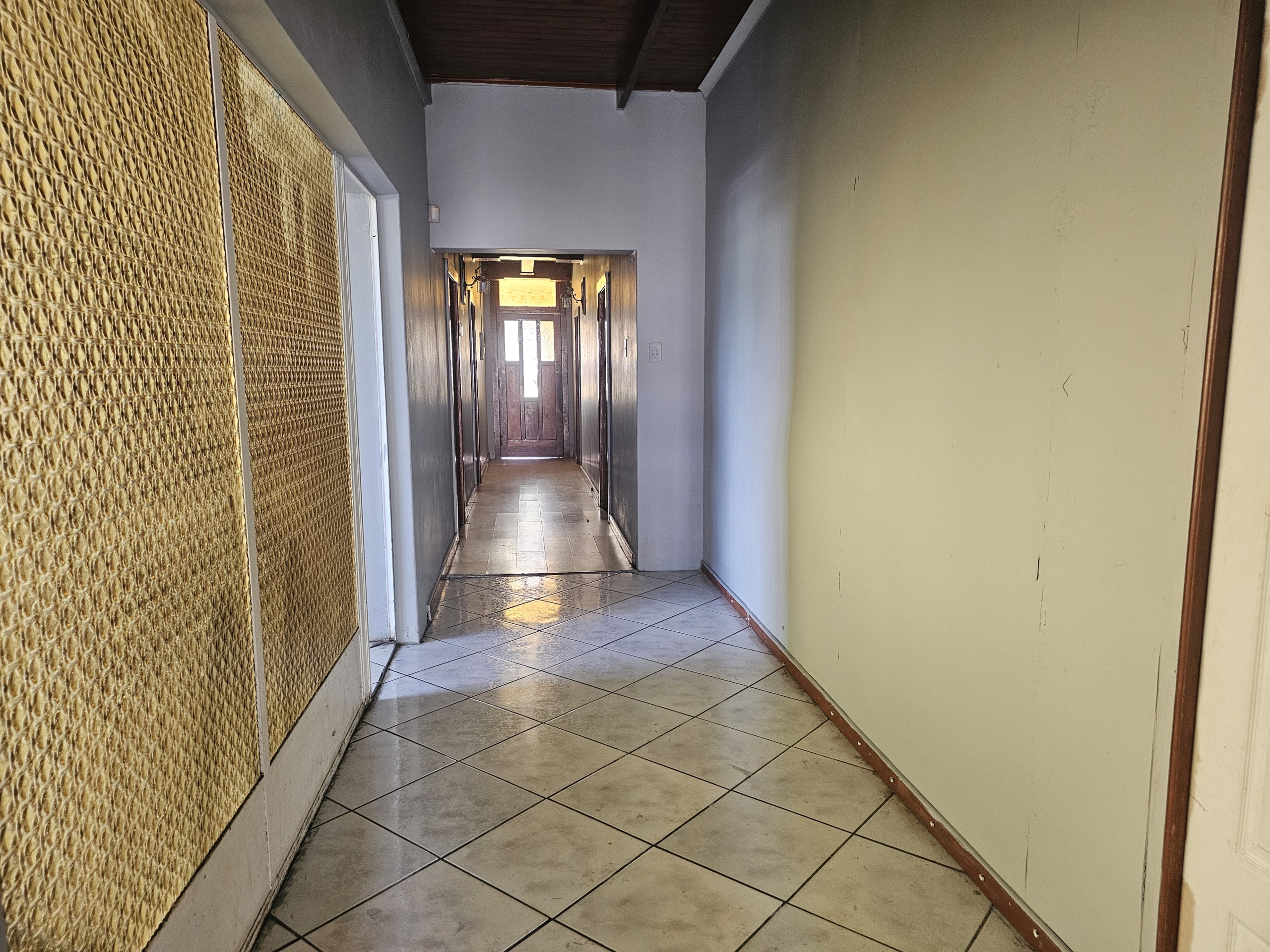 20261012_125538 Excellent Investment Opportunity – Spacious 10-Bedroom House
