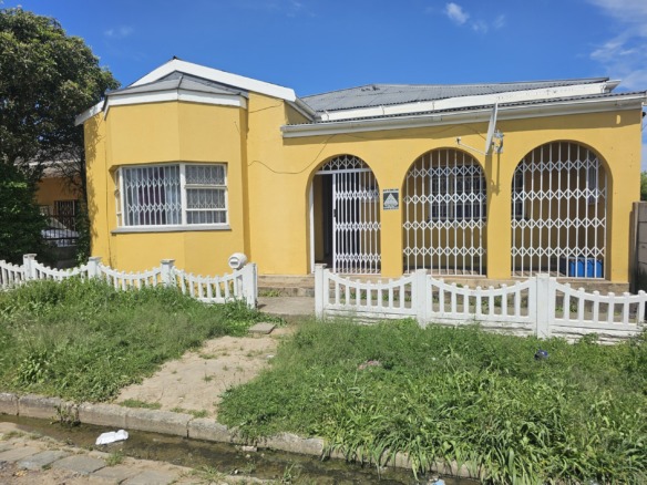 Excellent Investment Opportunity – Spacious 10-Bedroom House
