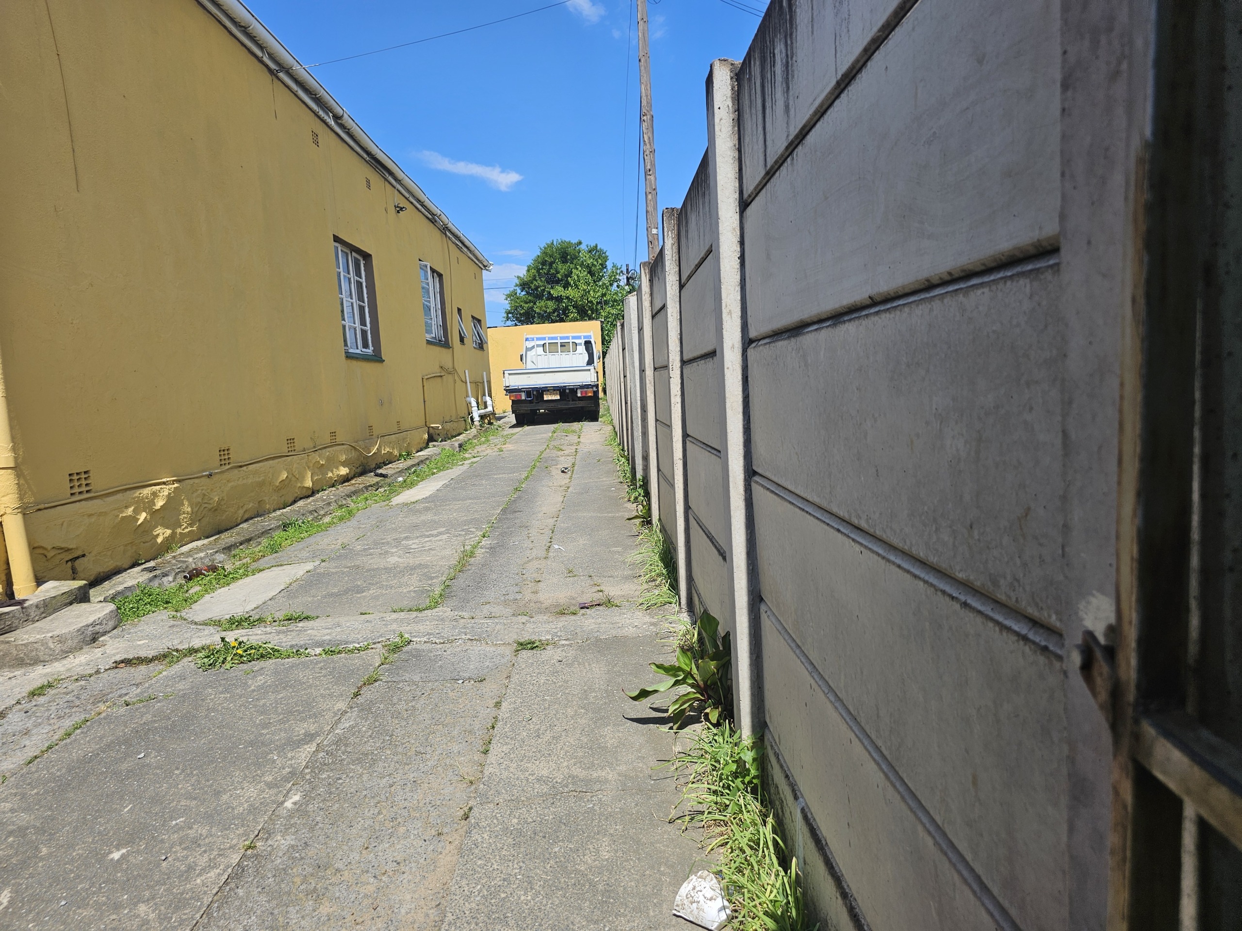 20261012_125934 Excellent Investment Opportunity – Spacious 10-Bedroom House