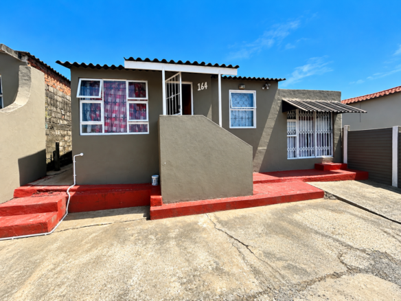 Charming 3-Bedroom Home with an Attached Flatlet – Perfect for Family Living and Additional Income!