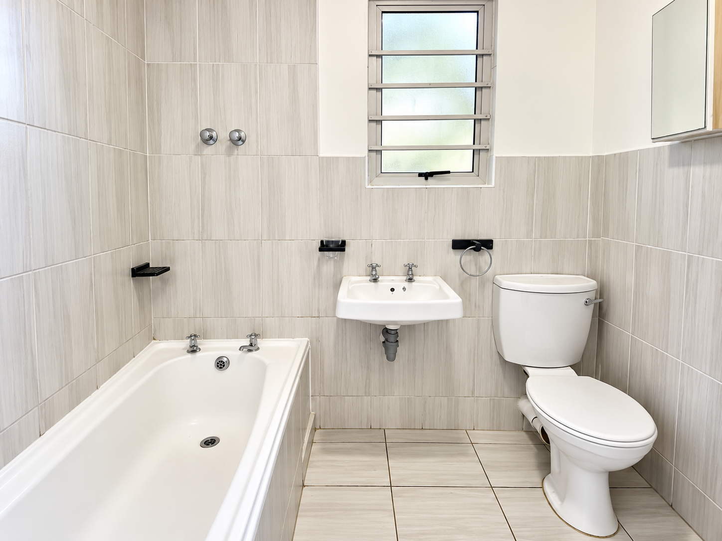 3-Bedroom Apartment for Sale in Selborne Green – Gated Complex