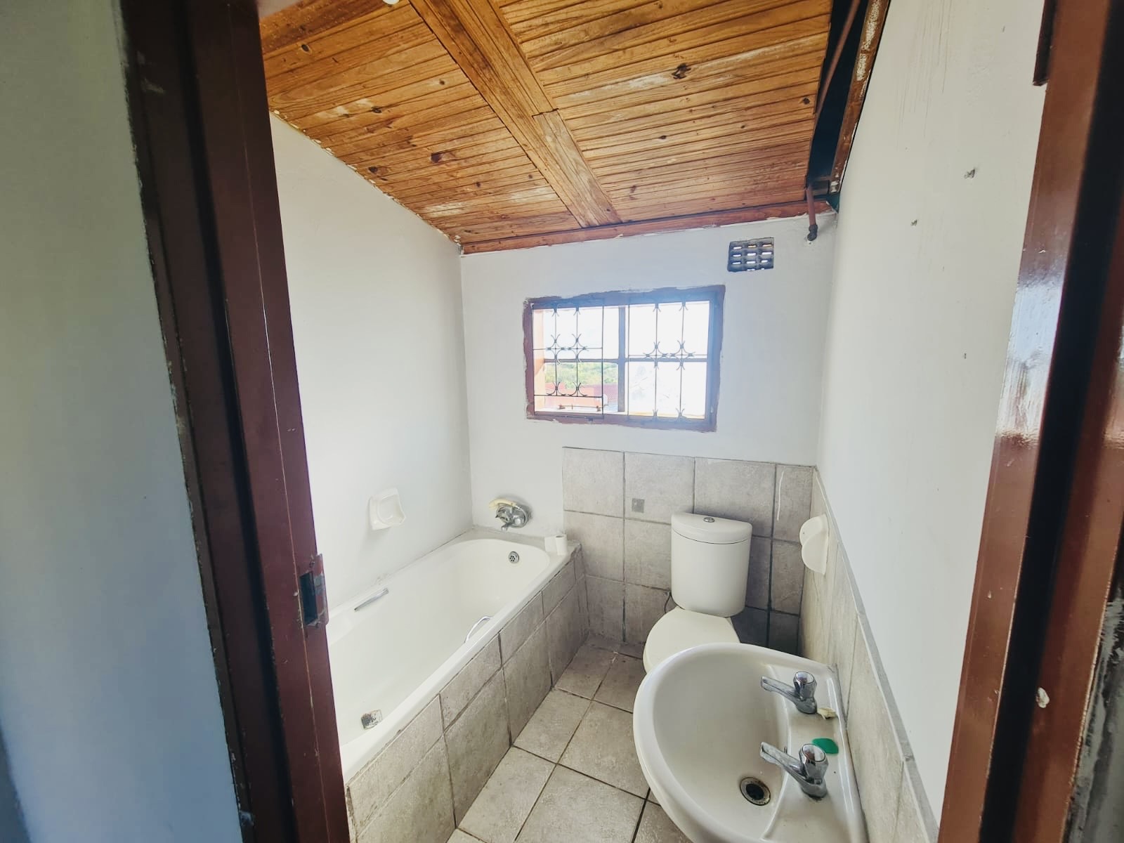 78e3bab4-e09d-4ebd-9e56-602bd8dbfee9 Two-Bedroom Home in Mdantsane NU14