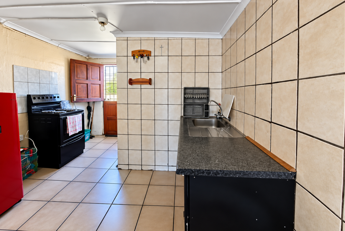 Charming 3-Bedroom Home with an Attached Flatlet – Perfect for Family Living and Additional Income!
