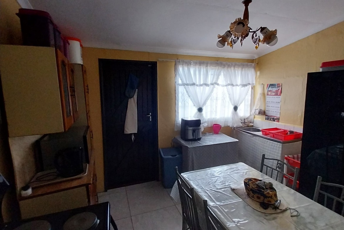 3 BEDROOM HOUSE IN BUFFALO FLATS (VERGENOEG)