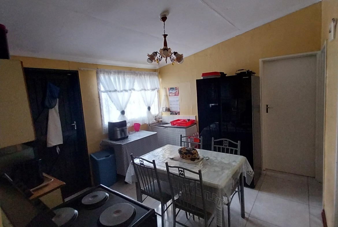 3 BEDROOM HOUSE IN BUFFALO FLATS (VERGENOEG)