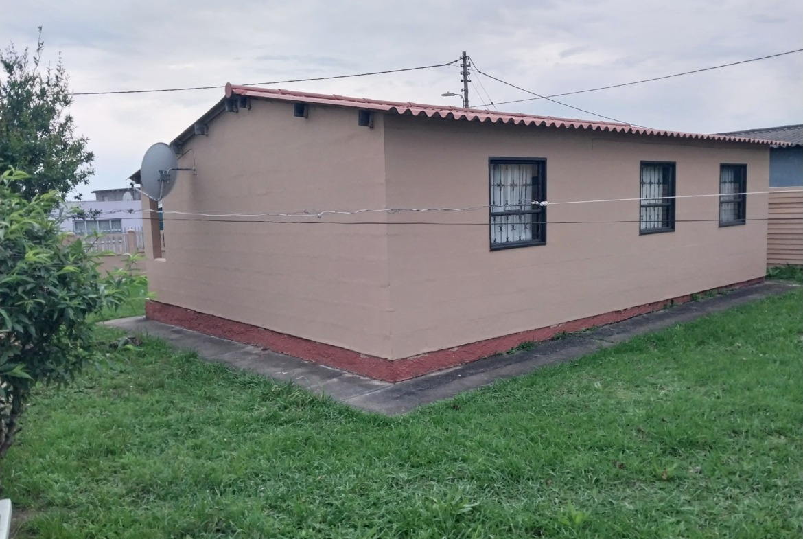 3 BEDROOM HOUSE IN BUFFALO FLATS (VERGENOEG)