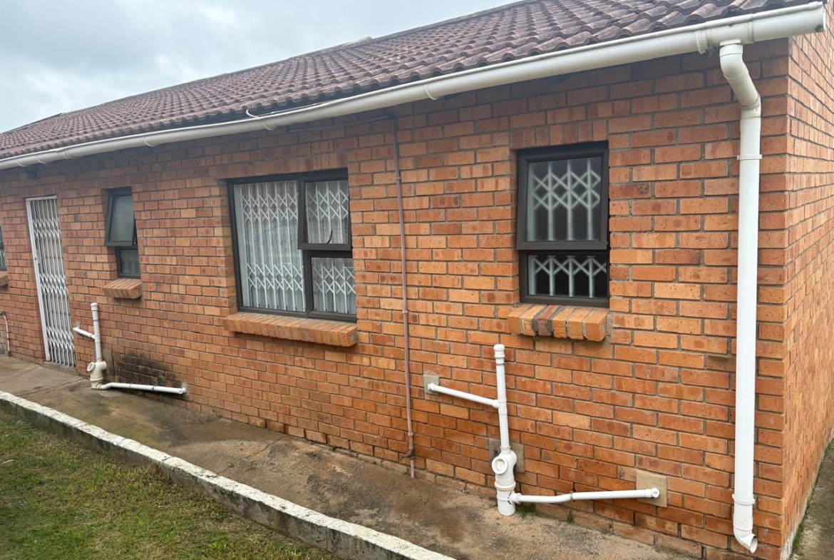 Charming 3-Bedroom Home for Sale in Clubview, Qonce