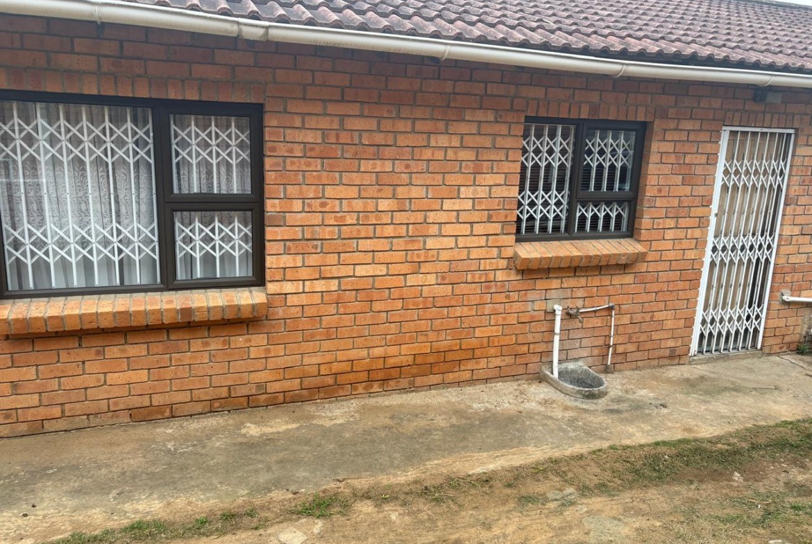 Charming 3-Bedroom Home for Sale in Clubview, Qonce