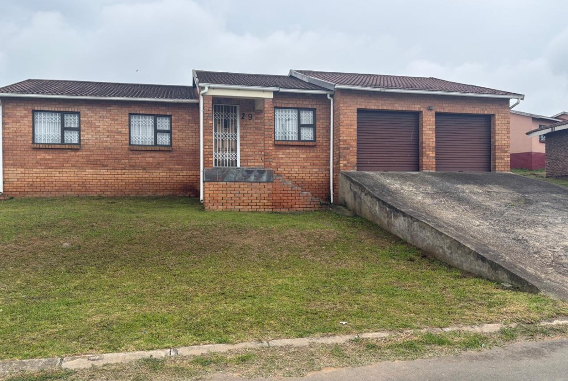 Charming 3-Bedroom Home for Sale in Clubview, Qonce
