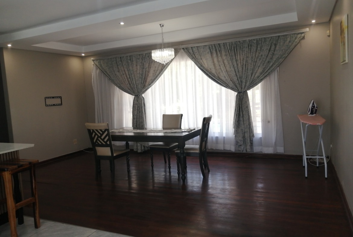 Spacious 4-Bedroom Family Home with Pool, Double Garage & Ample Parking