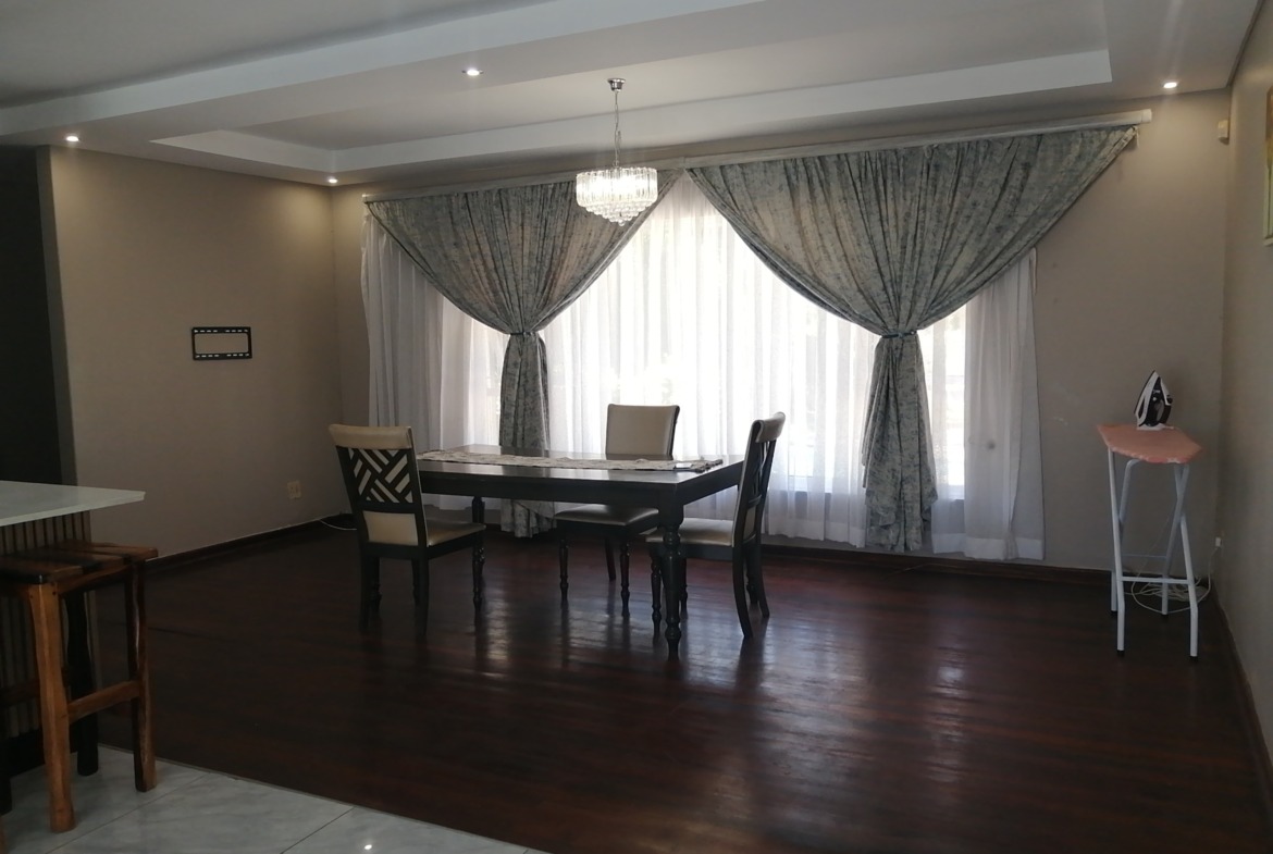 Spacious 4-Bedroom Family Home with Pool, Double Garage & Ample Parking