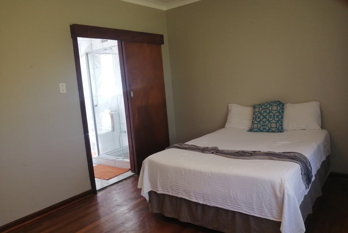 Spacious 4-Bedroom Family Home with Pool, Double Garage & Ample Parking