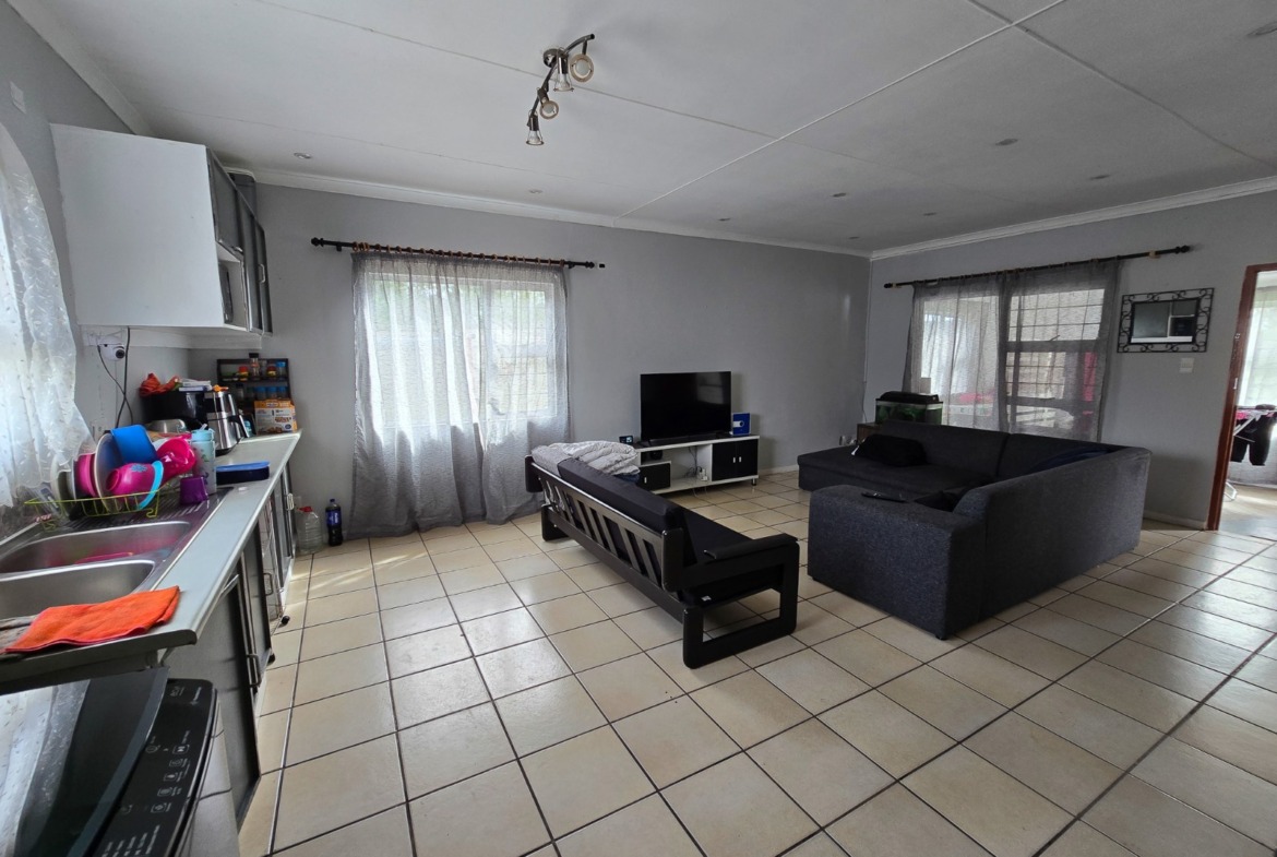 Spacious Dual-Dwelling Property in Padcamp