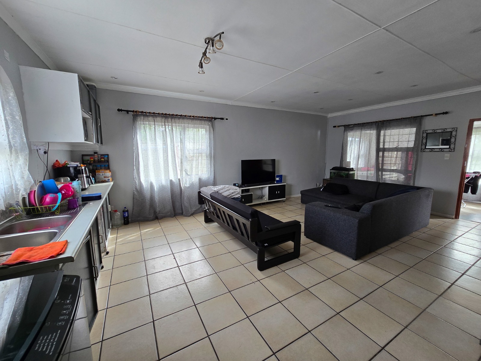 Spacious Dual-Dwelling Property in Padcamp