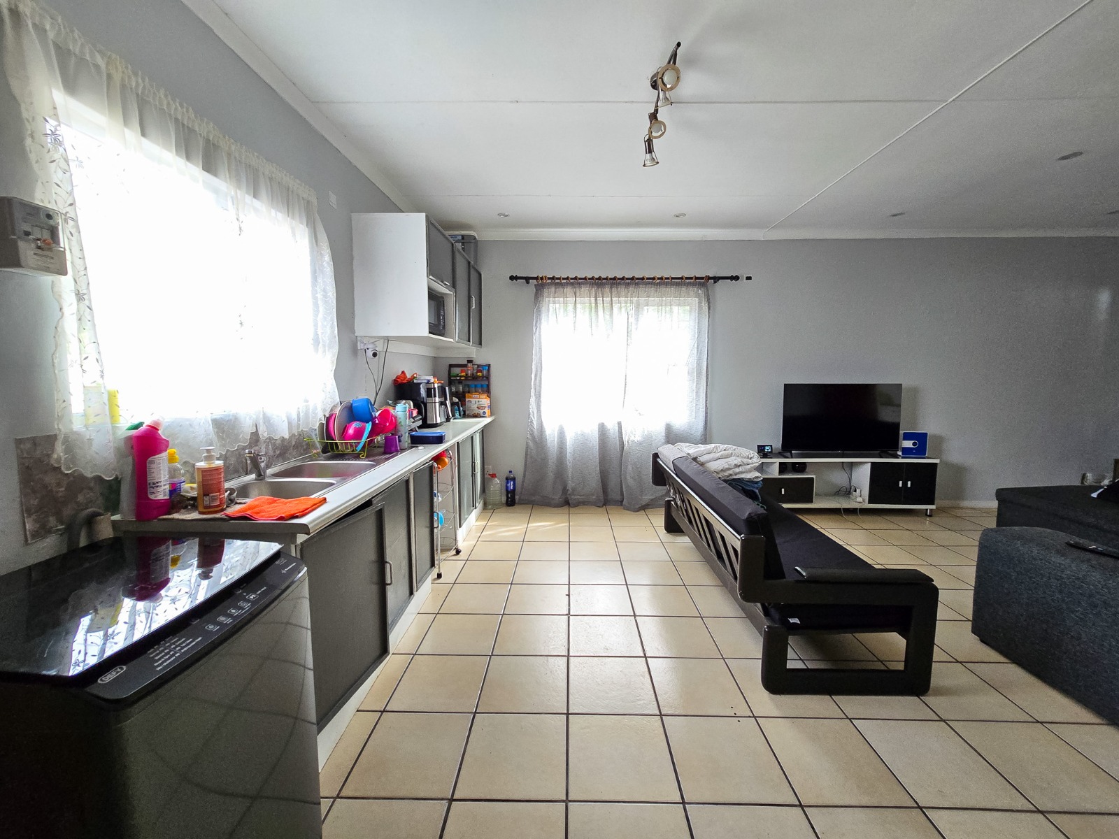 Spacious Dual-Dwelling Property in Padcamp