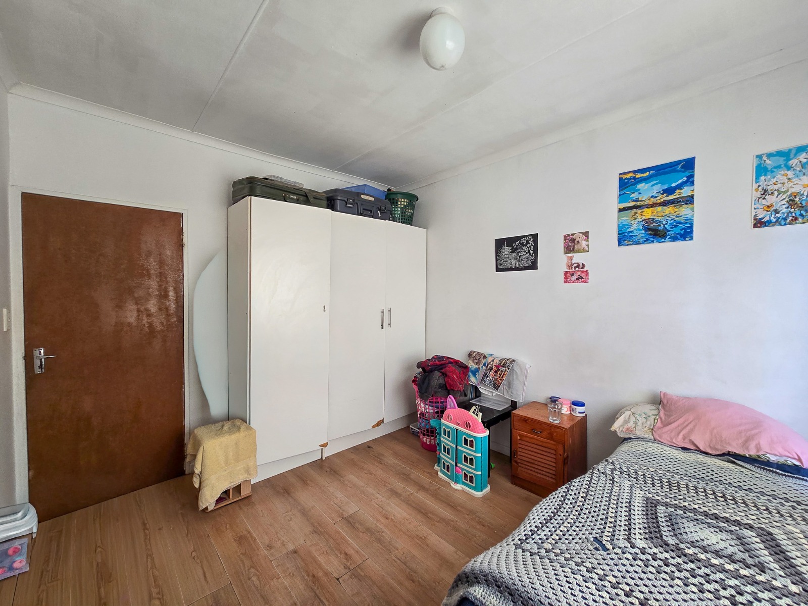 Spacious Dual-Dwelling Property in Padcamp