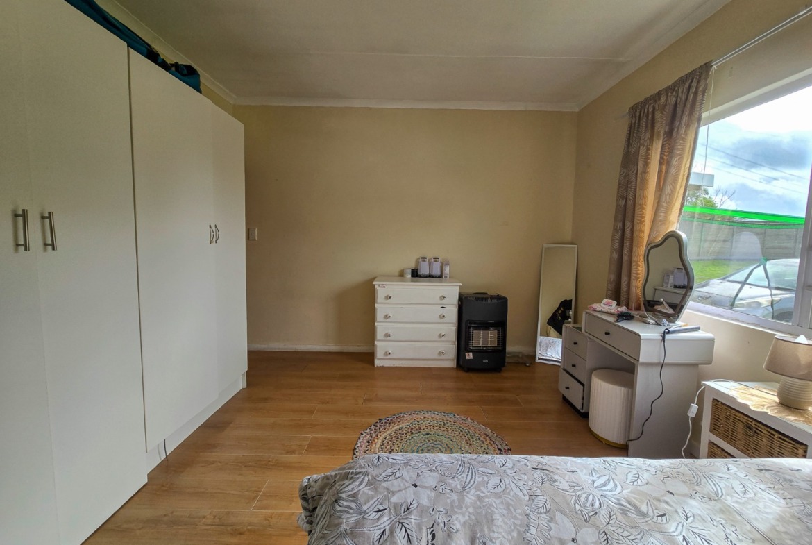 Spacious Dual-Dwelling Property in Padcamp