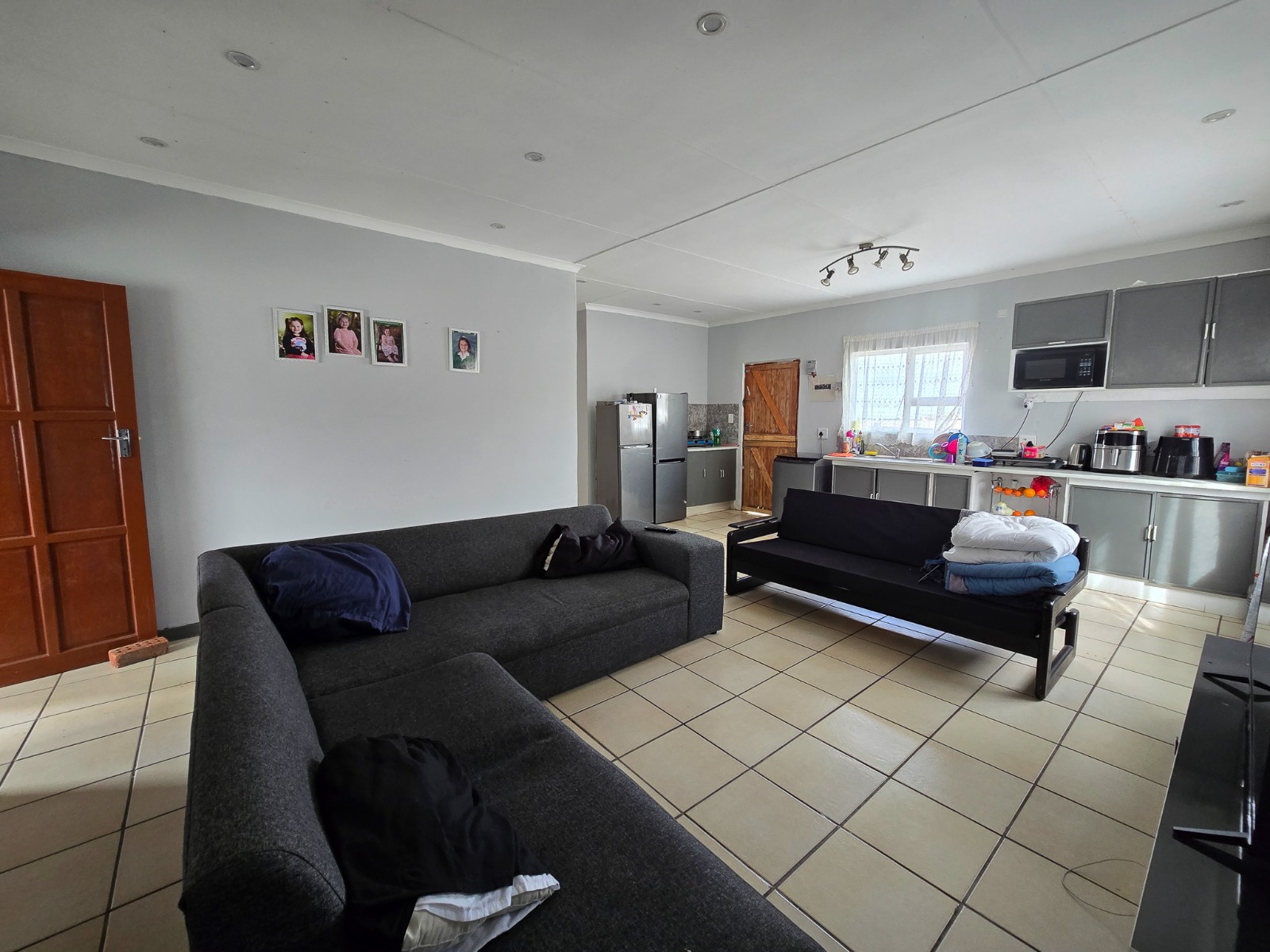 Spacious Dual-Dwelling Property in Padcamp