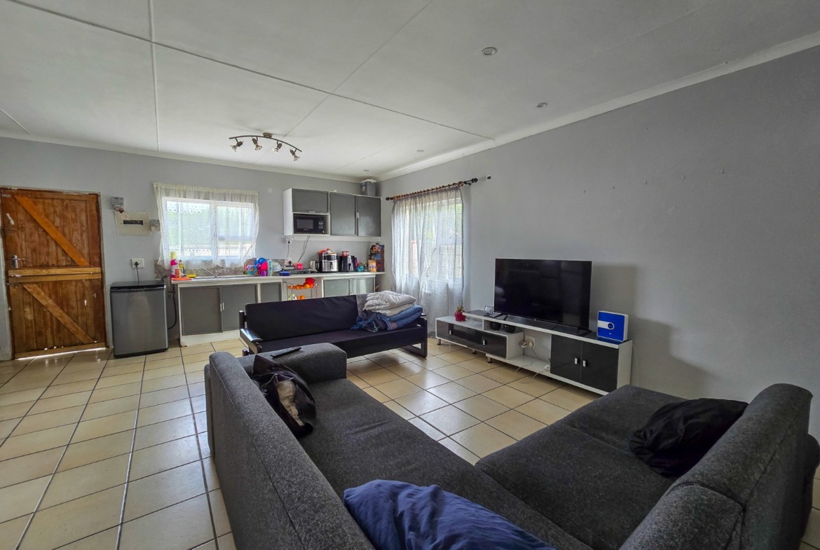 Spacious Dual-Dwelling Property in Padcamp