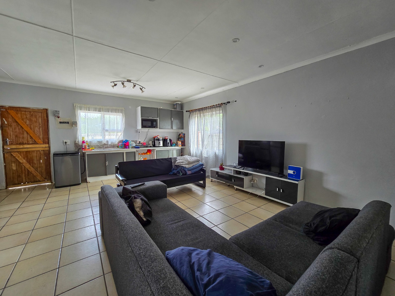 Spacious Dual-Dwelling Property in Padcamp