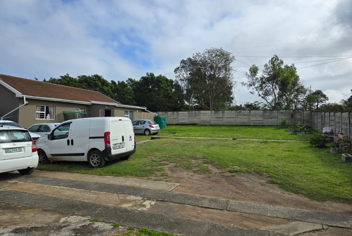 Spacious Dual-Dwelling Property in Padcamp