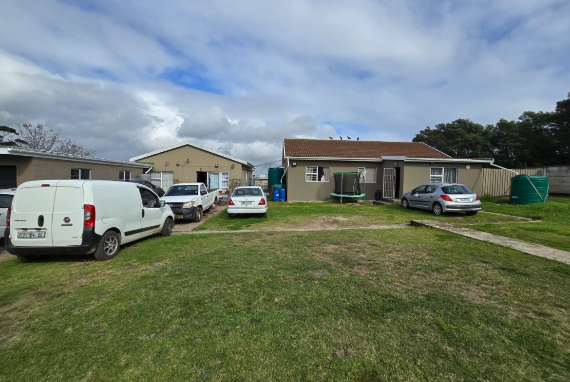 Spacious Dual-Dwelling Property in Padcamp