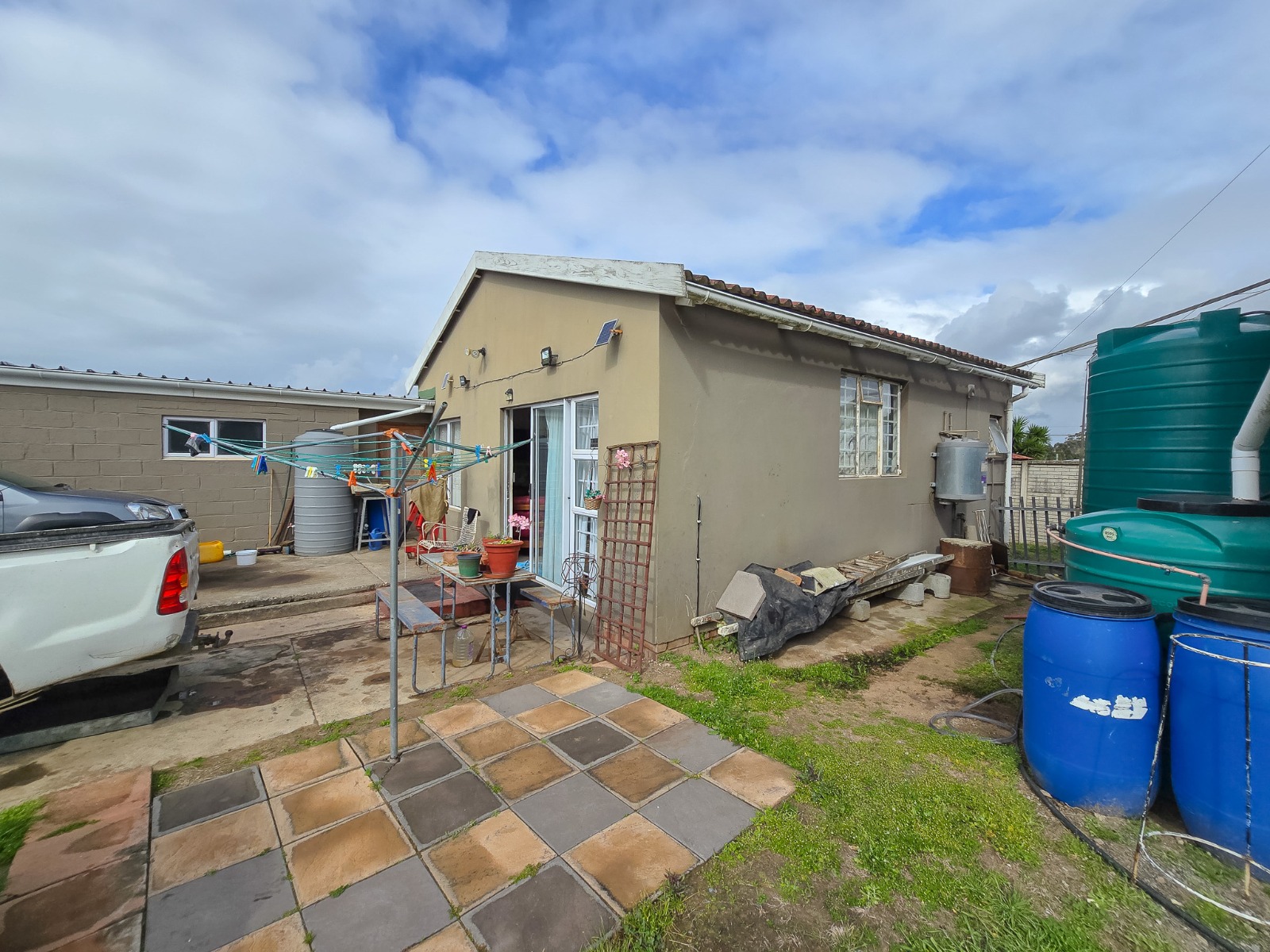Spacious Dual-Dwelling Property in Padcamp