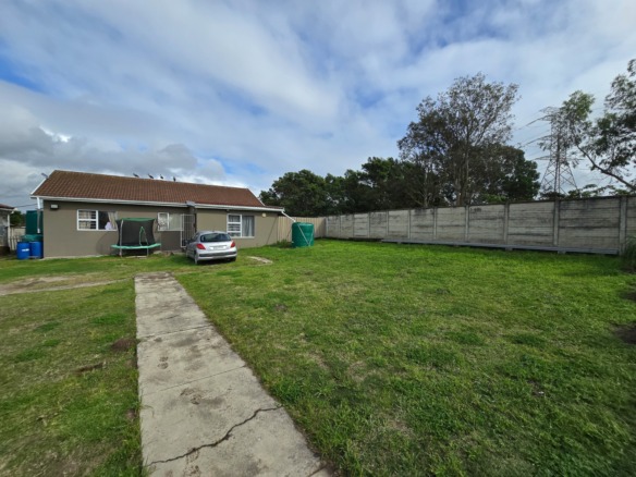 Spacious Dual-Dwelling Property in Padcamp