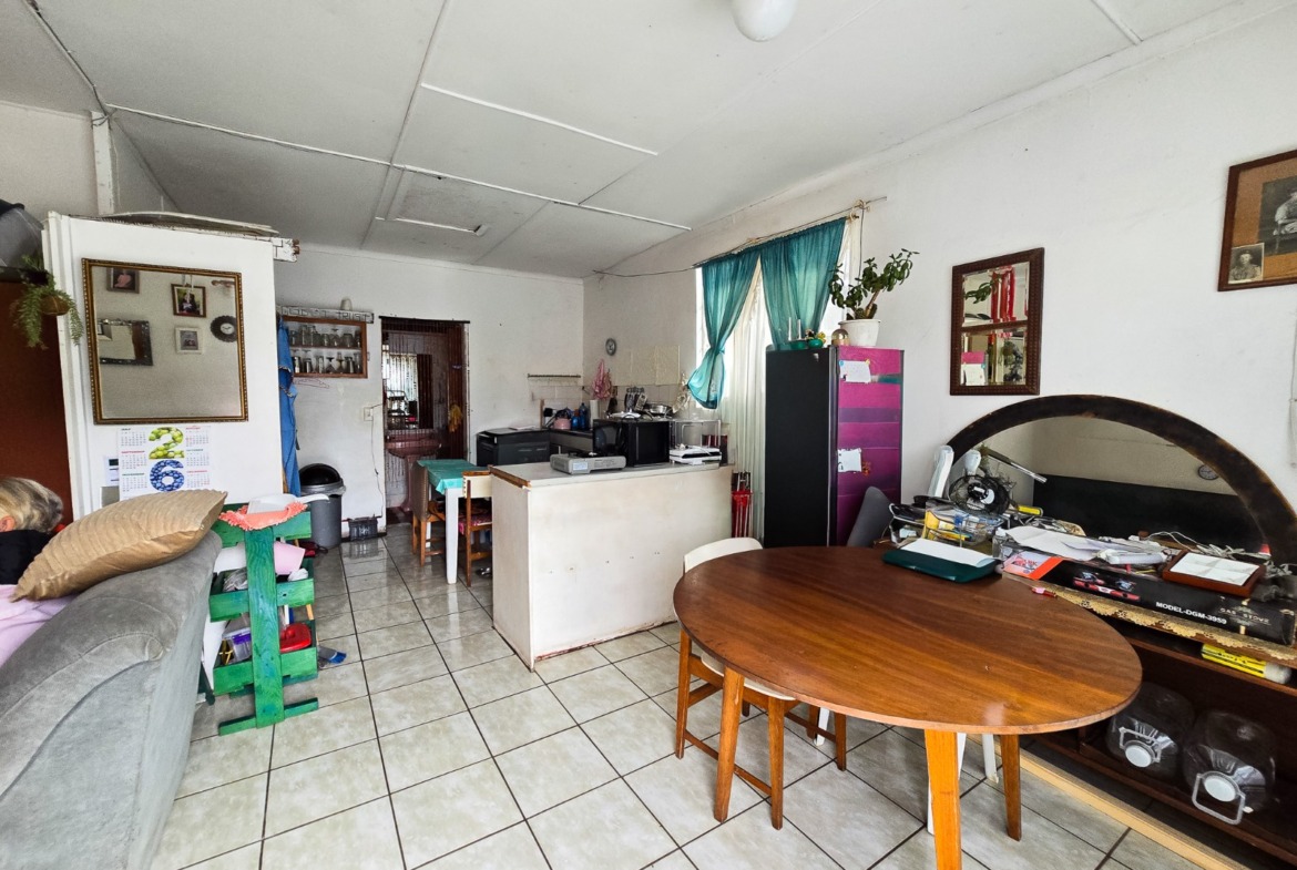 Spacious Dual-Dwelling Property in Padcamp