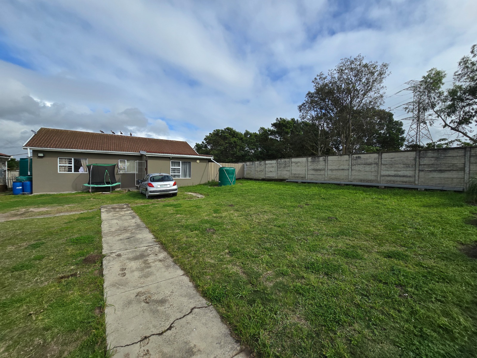 Spacious Dual-Dwelling Property in Padcamp